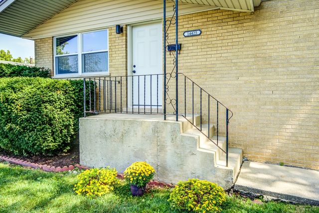 14425 Tripp Avenue, Midlothian, IL 60445