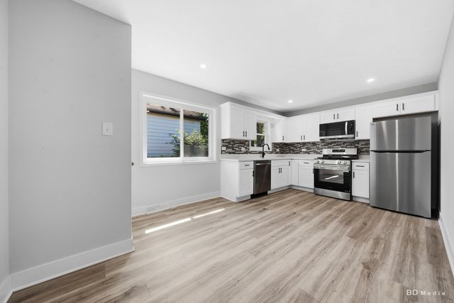14425 Tripp Avenue, Midlothian, IL 60445