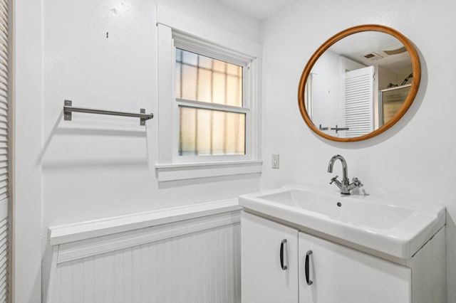 693 693 Vernon St, Oakland, CA 94610