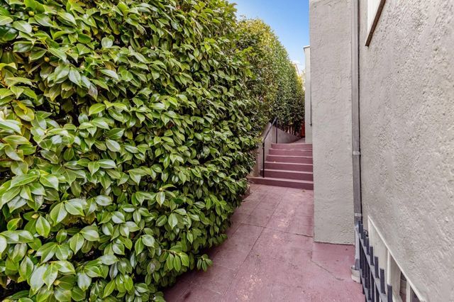 693 693 Vernon St, Oakland, CA 94610