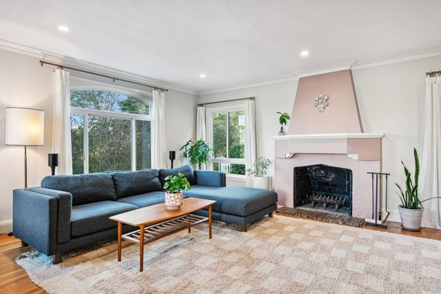 693 693 Vernon St, Oakland, CA 94610