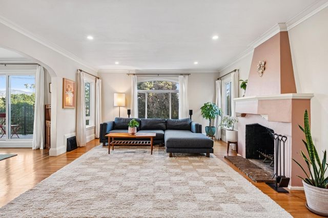 693 693 Vernon St, Oakland, CA 94610