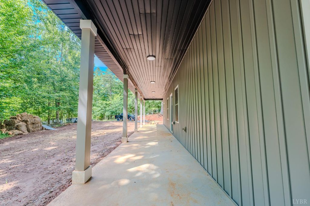 Image 3 of property listing at 109 Tosh Lane, Goodview, VA 24095