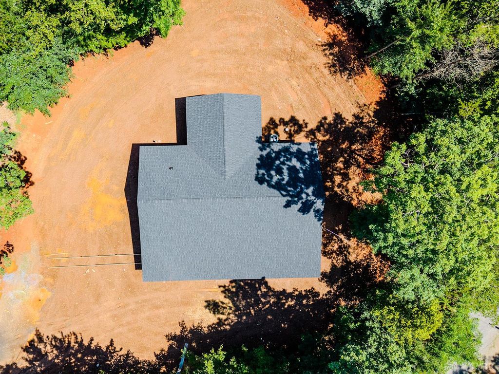 Image 4 of property listing at 109 Tosh Lane, Goodview, VA 24095