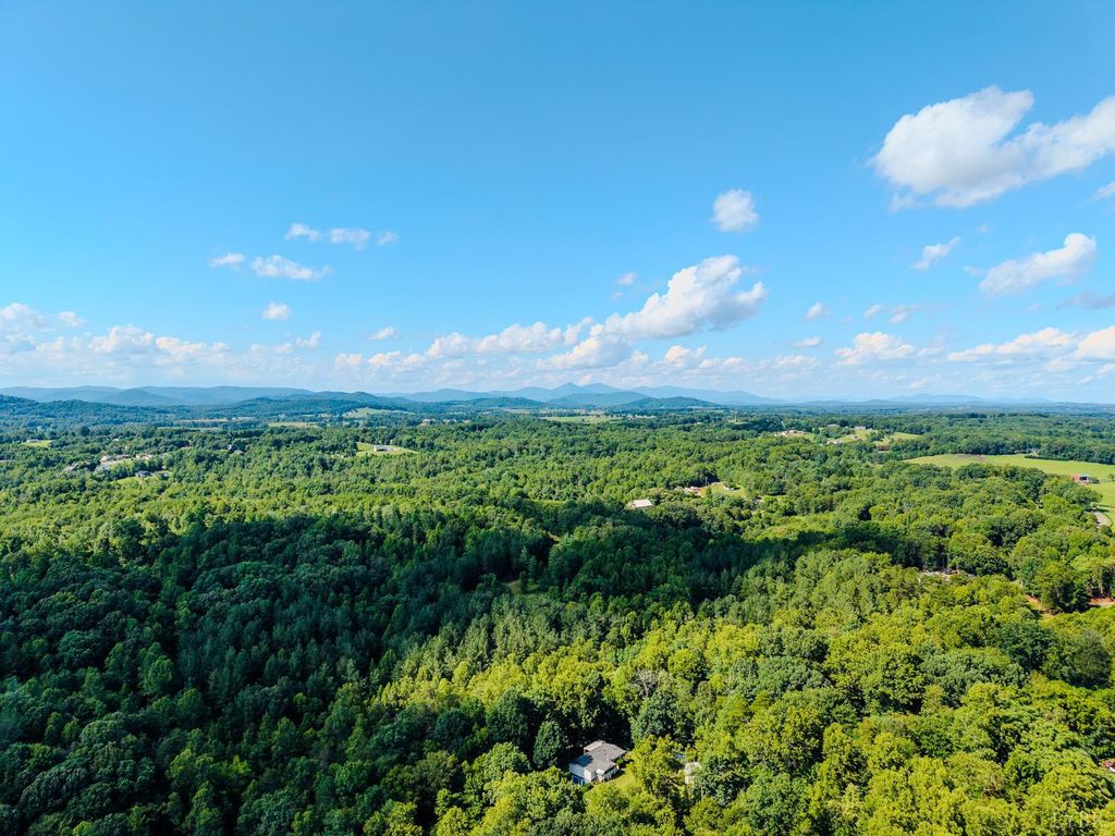 Image 9 of property listing at 109 Tosh Lane, Goodview, VA 24095