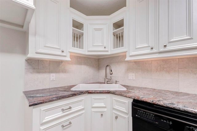 9650 Val Verde Street, Houston, TX 77063