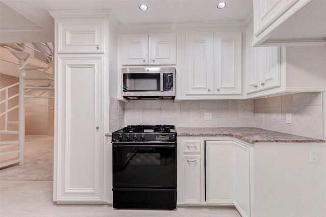 9650 Val Verde Street, Houston, TX 77063