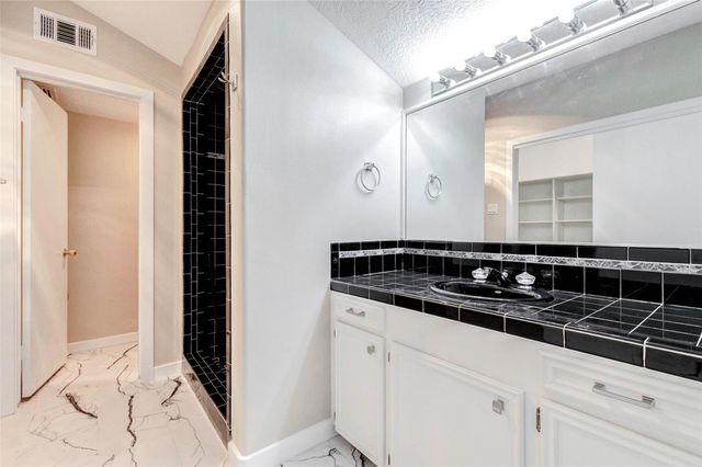 9650 Val Verde Street, Houston, TX 77063