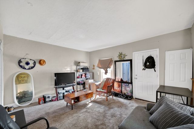 1987 & 1989 SW 1st Street, Des Moines, IA 50315