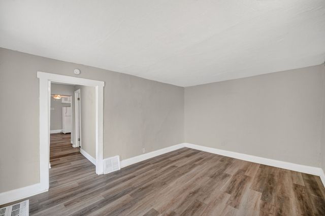 1987 & 1989 SW 1st Street, Des Moines, IA 50315