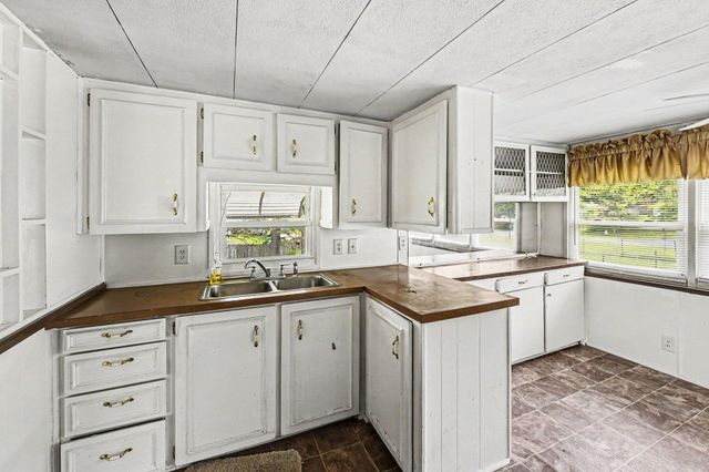39391 Sandyridge Circle, Mattawan, MI 49071