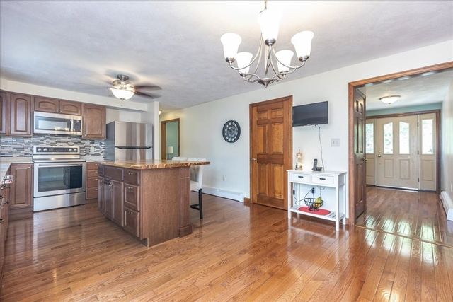 36 Thomas Ave, Haverhill, MA 01832