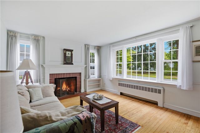 26 Roberta Drive, Barrington, RI 02806