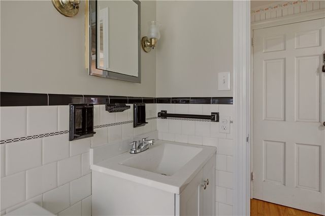 26 Roberta Drive, Barrington, RI 02806
