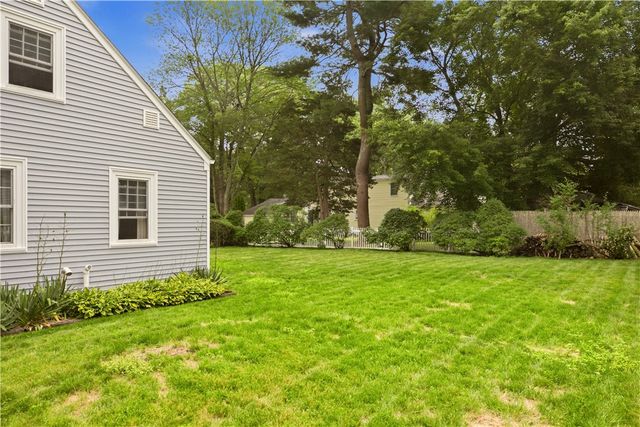 26 Roberta Drive, Barrington, RI 02806