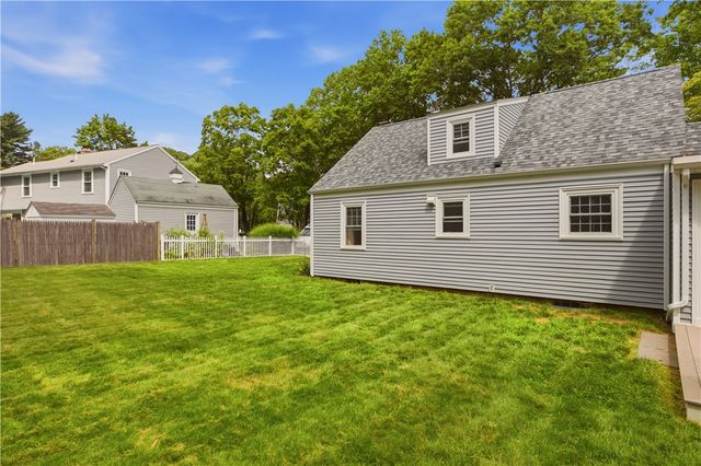 26 Roberta Drive, Barrington, RI 02806