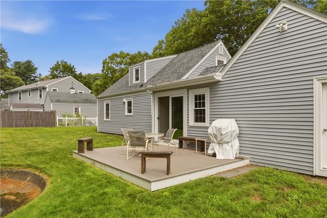 26 Roberta Drive, Barrington, RI 02806