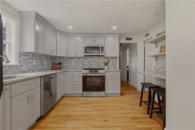 26 Roberta Drive, Barrington, RI 02806
