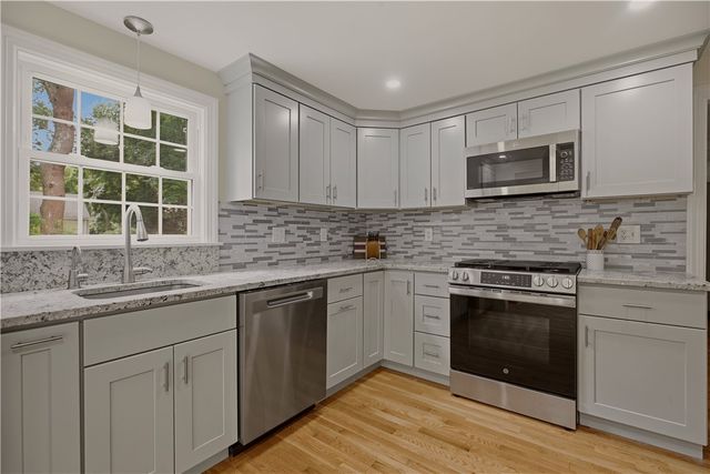 26 Roberta Drive, Barrington, RI 02806