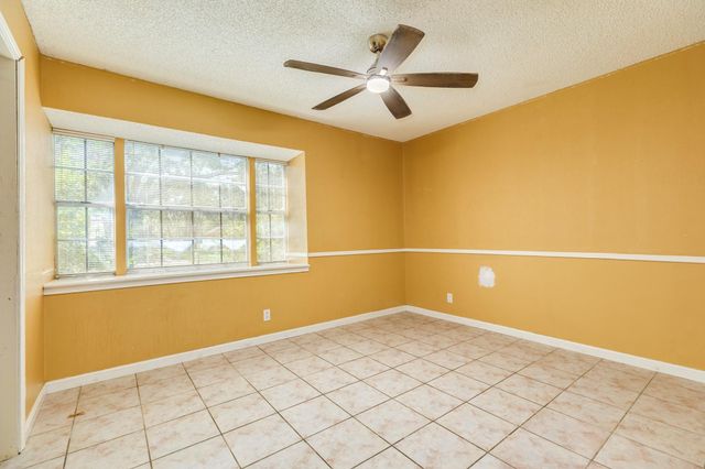 126 Catalpa Street, Lake Jackson, TX 77566