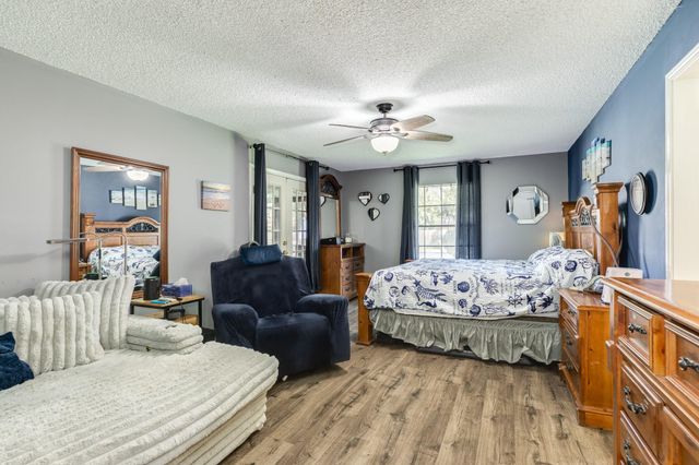 126 Catalpa Street, Lake Jackson, TX 77566