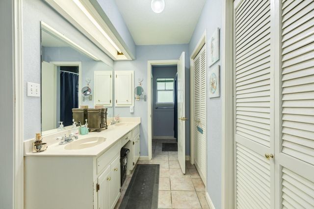 126 Catalpa Street, Lake Jackson, TX 77566