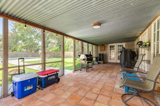 126 Catalpa Street, Lake Jackson, TX 77566