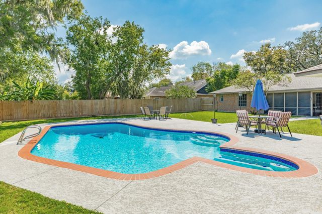 126 Catalpa Street, Lake Jackson, TX 77566