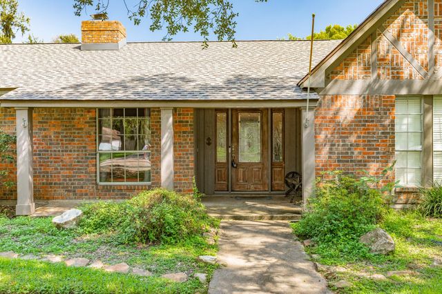 126 Catalpa Street, Lake Jackson, TX 77566