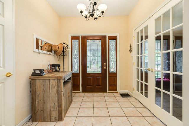 126 Catalpa Street, Lake Jackson, TX 77566