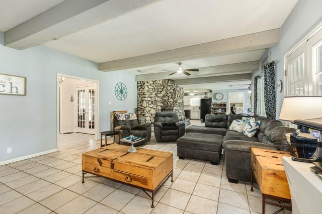 126 Catalpa Street, Lake Jackson, TX 77566