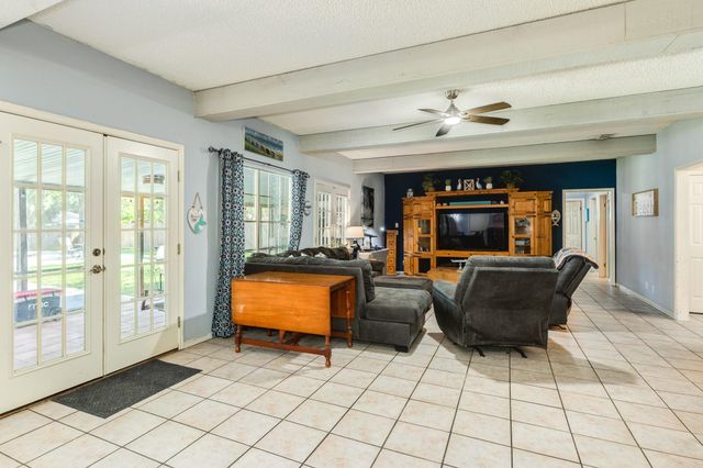 126 Catalpa Street, Lake Jackson, TX 77566