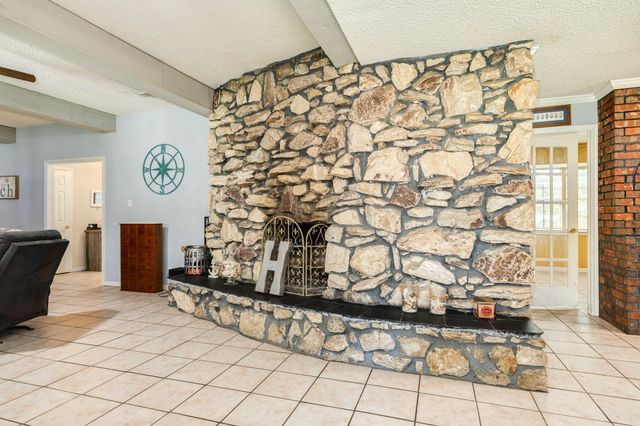 126 Catalpa Street, Lake Jackson, TX 77566