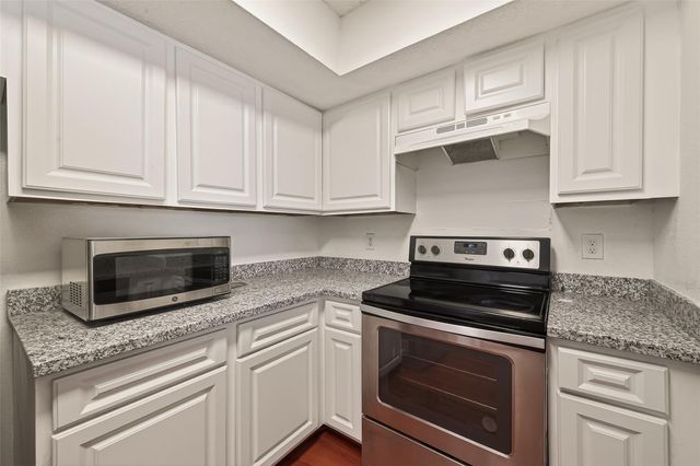 2818 S Bartell Drive 25, Houston, TX 77054