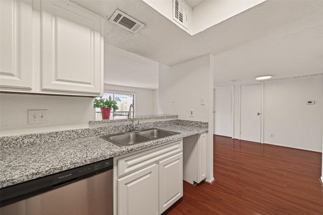 2818 S Bartell Drive 25, Houston, TX 77054