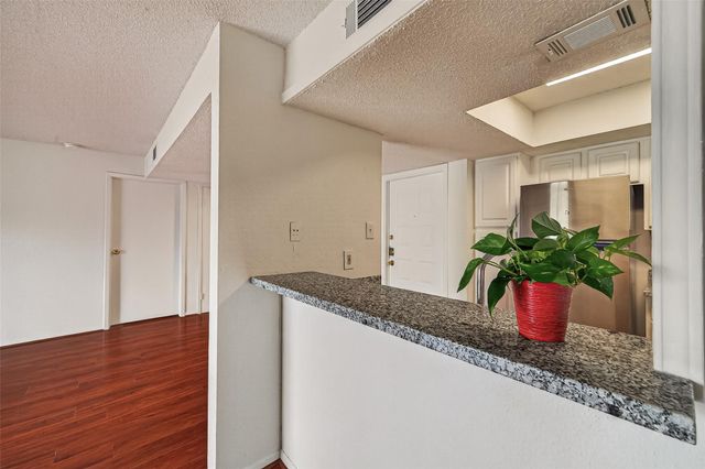 2818 S Bartell Drive 25, Houston, TX 77054