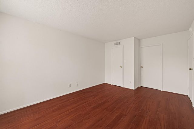 2818 S Bartell Drive 25, Houston, TX 77054