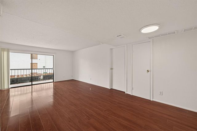 2818 S Bartell Drive 25, Houston, TX 77054