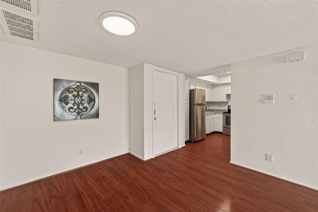 2818 S Bartell Drive 25, Houston, TX 77054