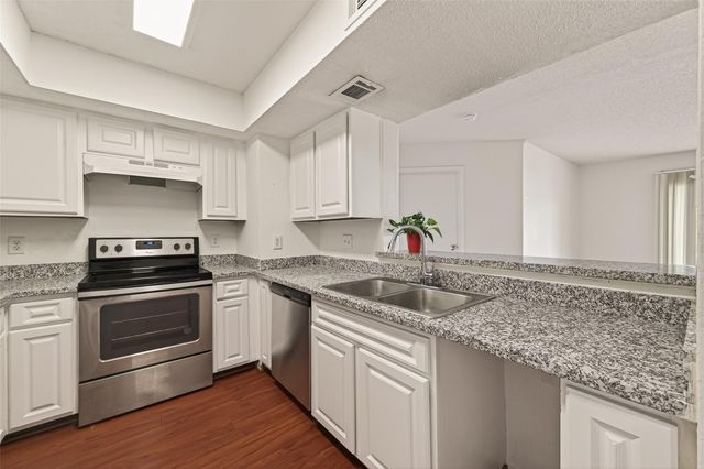 2818 S Bartell Drive 25, Houston, TX 77054