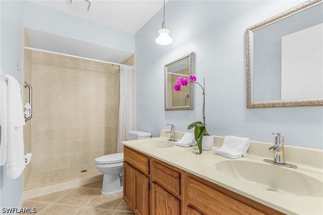 5857 Rattlesnake Hamm RD 204, Naples, FL 34113