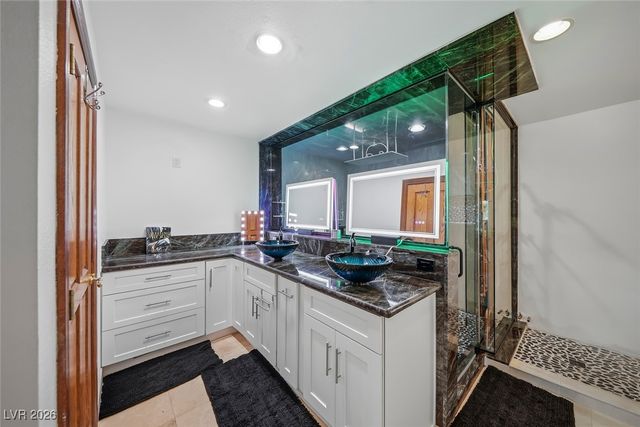 3120 South Pioneer Way, Las Vegas, NV 89117