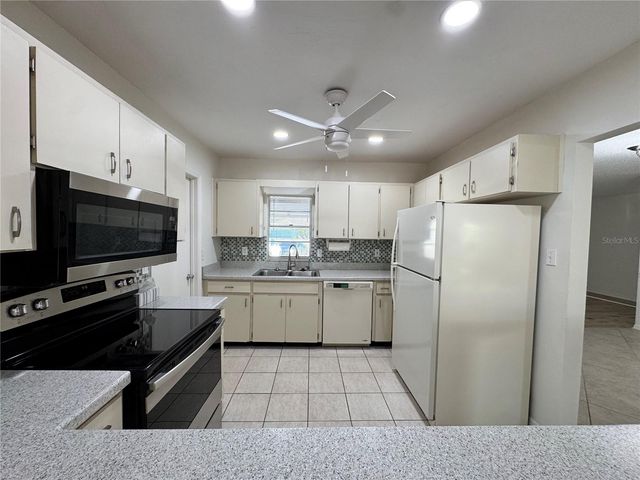 1008 YELLOWBIRD PLACE, Sun City Center, FL 33573