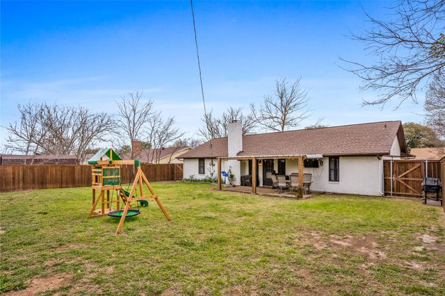 413 E Oak Street, Aledo, TX 76008