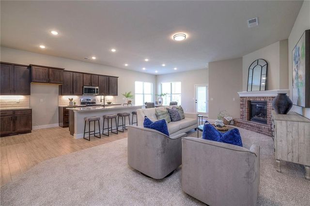 1640 N 157th Lane, Basehor, KS 66007