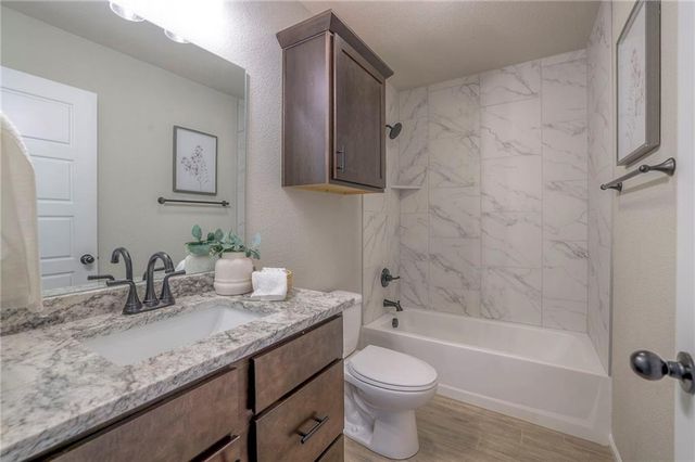 1640 N 157th Lane, Basehor, KS 66007