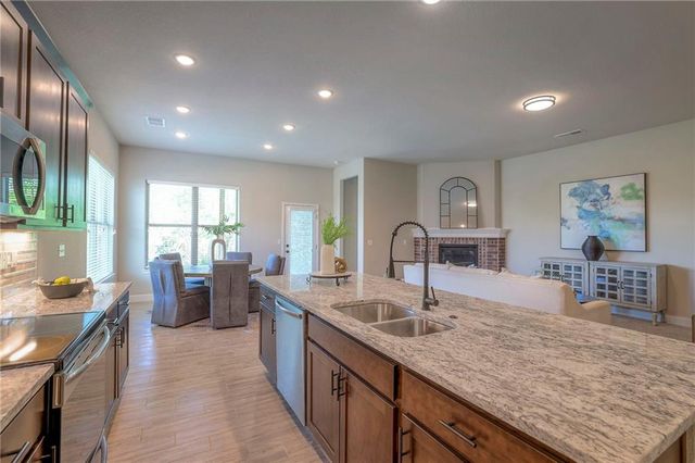1640 N 157th Lane, Basehor, KS 66007