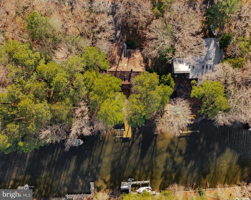 Image 10 of property listing at 288 ELKINS LN, Lusby, MD 20657