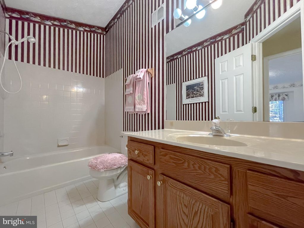 Image 21 of property listing at 288 ELKINS LN, Lusby, MD 20657