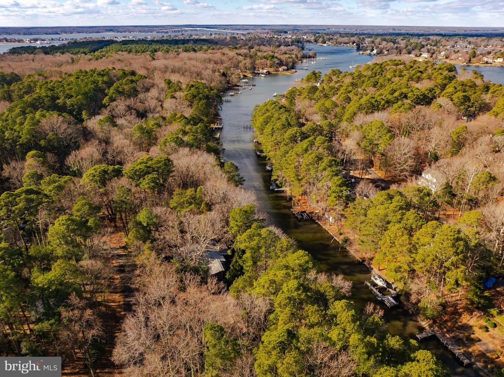 Image 5 of property listing at 288 ELKINS LN, Lusby, MD 20657